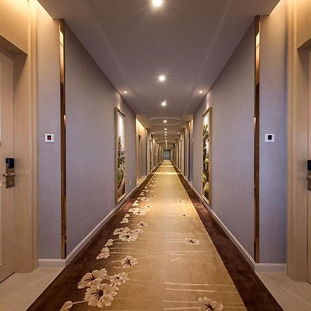 Vienna Hotel Guangzhou Baiyun Airport ภายนอก รูปภาพ