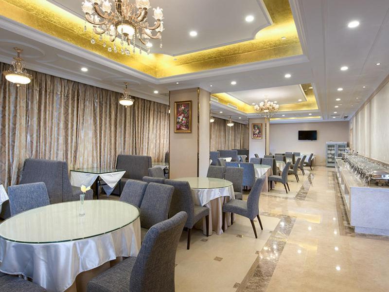 Vienna Hotel Guangzhou Baiyun Airport ภายนอก รูปภาพ